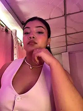 Snapshot of EmmaBlossom chatting on November 2025 06:07:01 PM EmmaBlossom online show from November 2025 06:07:01 PM