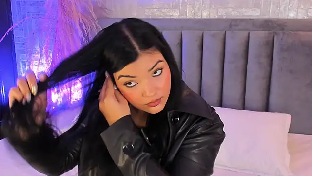 Snapshot of EmmaBlossom chatting on November 2025 07:24:02 PM EmmaBlossom online show from November 2025 07:24:02 PM