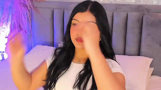 Snapshot of EmmaBlossom chatting on November 2025 04:55:01 PM EmmaBlossom online show from November 2025 04:55:01 PM