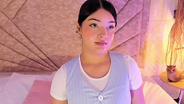 Snapshot of EmmaBlossom chatting on December 2025 01:16:02 PM EmmaBlossom online show from December 2025 01:16:02 PM