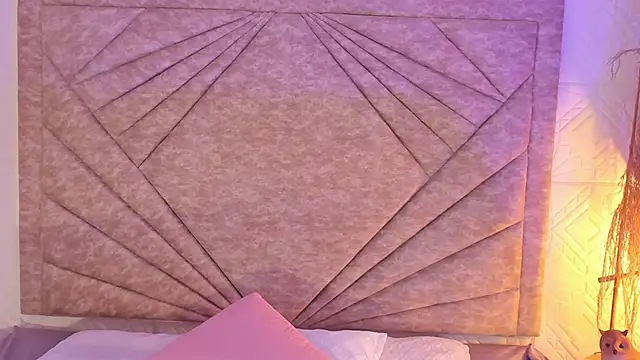 Snapshot of EmmaBlossom chatting on December 2025 12:31:02 PM EmmaBlossom online show from December 2025 12:31:02 PM