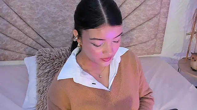 Snapshot of EmmaBlossom chatting on December 2025 04:14:01 PM EmmaBlossom online show from December 2025 04:14:01 PM