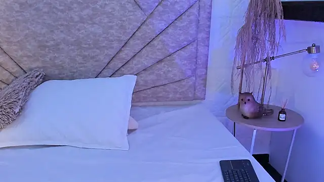 Snapshot of EmmaBlossom chatting on December 2025 12:45:01 PM EmmaBlossom online show from December 2025 12:45:01 PM