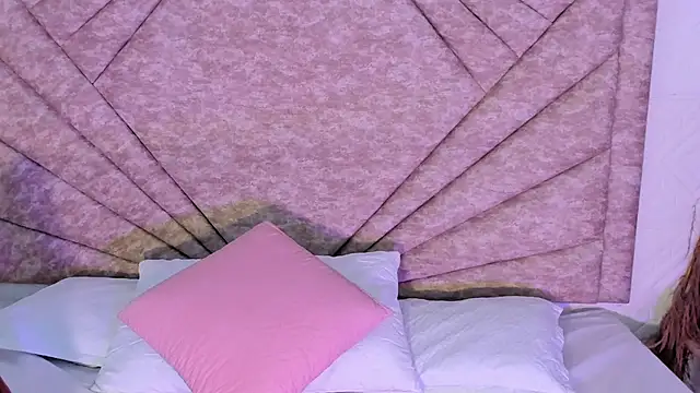 Snapshot of EmmaBlossom chatting on January 2026 12:44:02 PM EmmaBlossom online show from January 2026 12:44:02 PM