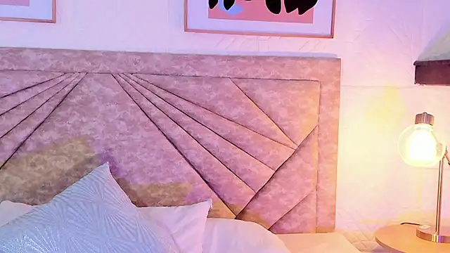 Snapshot of EmmaBlossom chatting on February 2026 12:32:01 PM EmmaBlossom online show from February 2026 12:32:01 PM