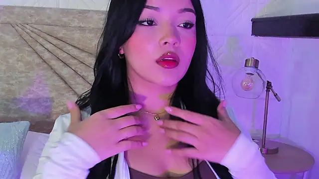 Snapshot of EmmaBlossom chatting on February 2026 12:33:01 PM EmmaBlossom online show from February 2026 12:33:01 PM