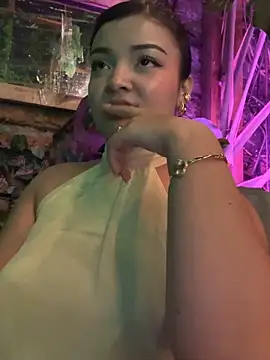 Snapshot of EmmaBlossom chatting on February 2026 03:54:01 AM EmmaBlossom online show from February 2026 03:54:01 AM