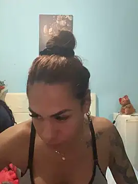 Naomi24herr online show from November 2025 05:53:02 AM