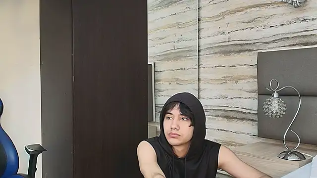 Snapshot of Lovers_21 chatting on May 2026 03:56:01 AM Lovers 21 online show from May 2026 03:56:01 AM