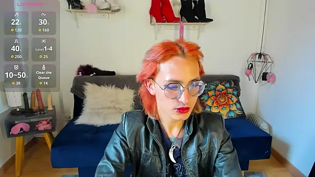 Snapshot of Moon_Fox chatting on November 2025 08:33:02 PM Moon Fox online show from November 2025 08:33:02 PM