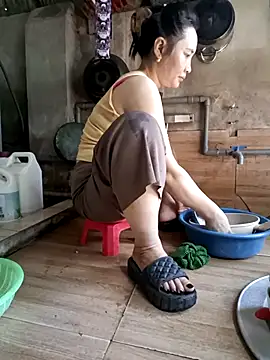 Snapshot of Lazzikaka chatting on October 2025 02:51:02 AM Lazzikaka online show from October 2025 02:51:02 AM