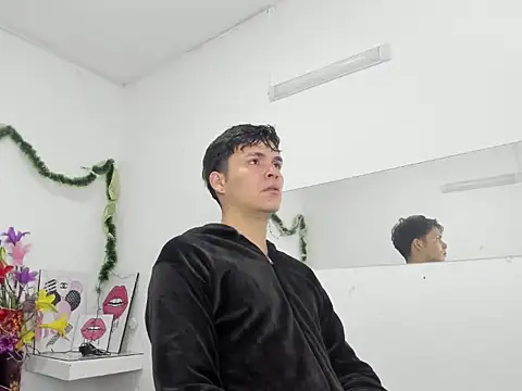 Aaron Foxxx online show from December 2025 12:24:02 PM