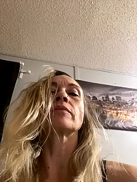 Snapshot of vixen_eyes chatting on September 2025 12:53:01 PM vixen eyes online show from September 2025 12:53:01 PM