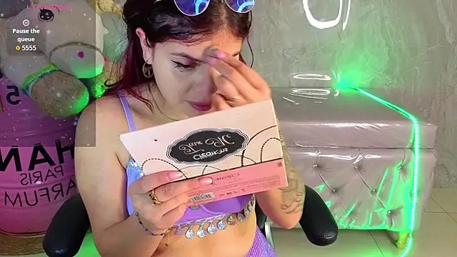 Snapshot of draviana_a_ chatting on February 2026 03:07:01 AM draviana a online show from February 2026 03:07:01 AM