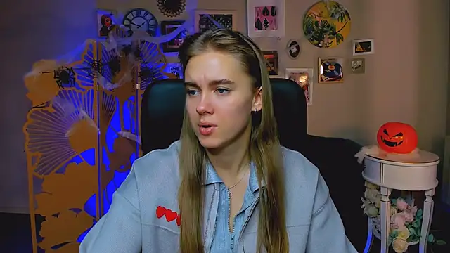 JuneWoods online show from October 2025 06:39:02 AM