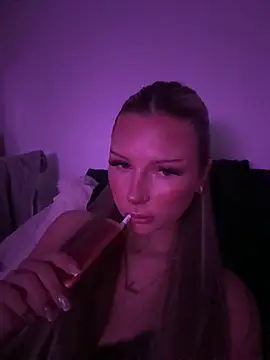 blondeeee online show from February 2026 05:55:02 PM