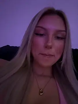 blondeeee online show from April 2026 04:37:01 PM