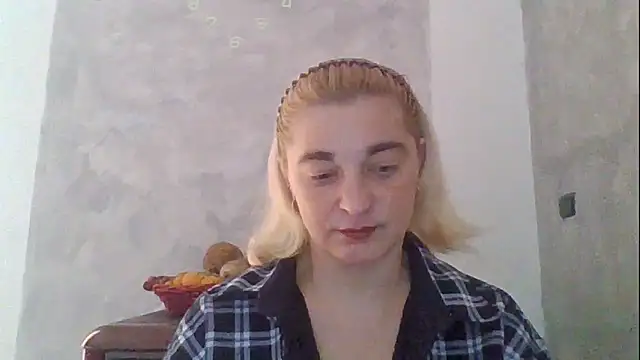 Snapshot of GoldenAngelMilf chatting on February 2026 12:21:01 PM GoldenAngelMilf online show from February 2026 12:21:01 PM