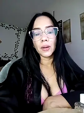 YaraDuartee online show from October 2025 08:53:02 PM