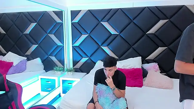 Spaceboys18 online show from November 2025 12:10:02 AM