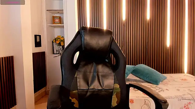 Violet Anders online show from October 2025 08:19:01 PM