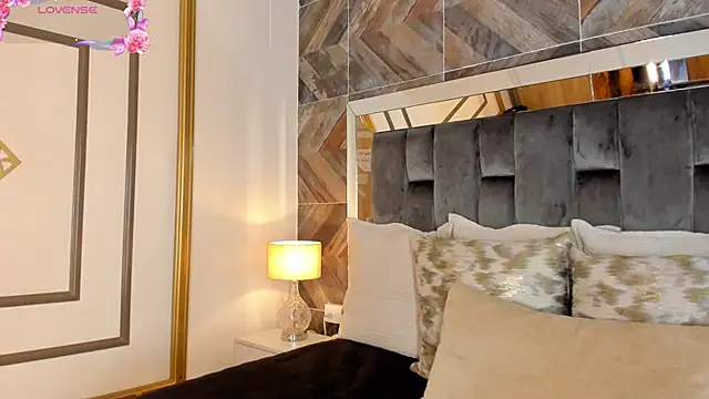 NaylaGrey online show from October 2025 12:05:01 PM