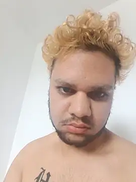 Snapshot of James55pp chatting on November 2025 09:42:02 AM James55pp online show from November 2025 09:42:02 AM