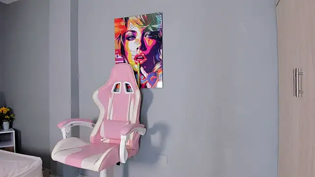 Snapshot of Athenea__fox chatting on December 2025 12:01:02 PM Athenea fox online show from December 2025 12:01:02 PM