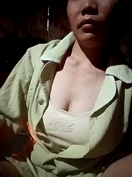 bree-zz online show from April 2026 10:48:02 PM