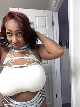 MadamGlam online show from October 2025 02:48:02 PM