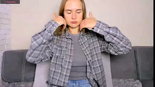 Snapshot of LilMary_ chatting on November 2025 08:25:02 AM LilMary online show from November 2025 08:25:02 AM