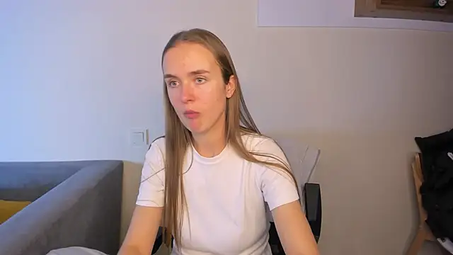 Snapshot of LilMary_ chatting on November 2025 01:43:01 PM LilMary online show from November 2025 01:43:01 PM