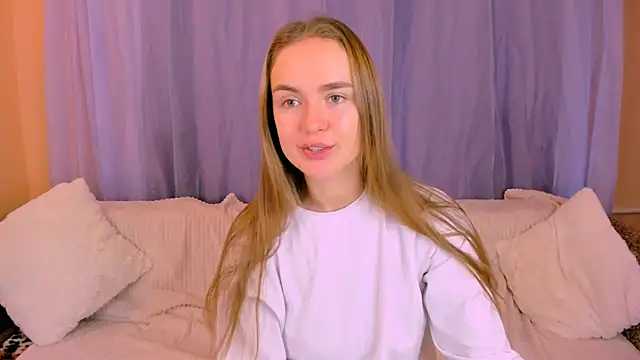 Snapshot of LilMary_ chatting on November 2025 06:48:01 AM LilMary online show from November 2025 06:48:01 AM