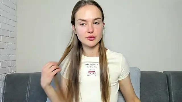 Snapshot of LilMary_ chatting on December 2025 07:06:01 AM LilMary online show from December 2025 07:06:01 AM