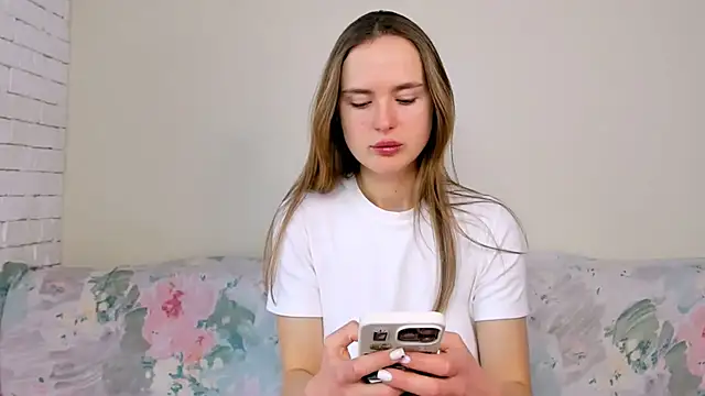 Snapshot of LilMary_ chatting on February 2026 07:47:02 AM LilMary online show from February 2026 07:47:02 AM