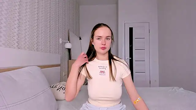 Snapshot of LilMary_ chatting on February 2026 08:18:01 AM LilMary online show from February 2026 08:18:01 AM