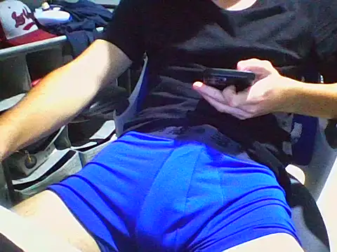 AlbertoRuiz086 online show from November 2025 06:24:02 AM