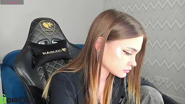 KarinaBroks online show from November 2025 01:44:02 PM