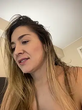 Snapshot of Mariana_gom chatting on May 2026 12:13:02 PM Mariana gom online show from May 2026 12:13:02 PM