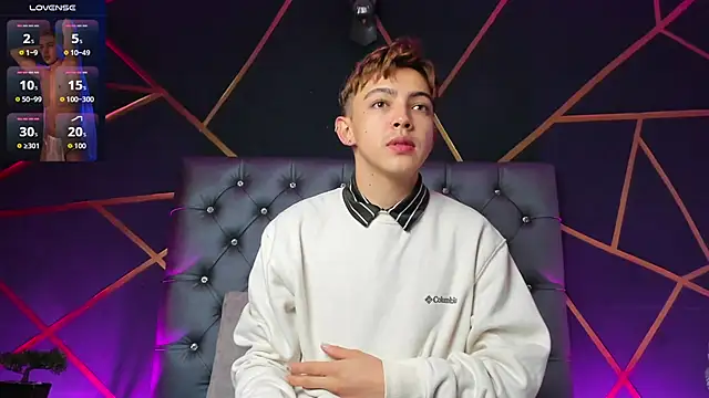 Lian Miller1  online show from November 2025 12:11:01 PM