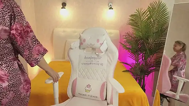 MilfCruze online show from October 2025 09:06:02 AM