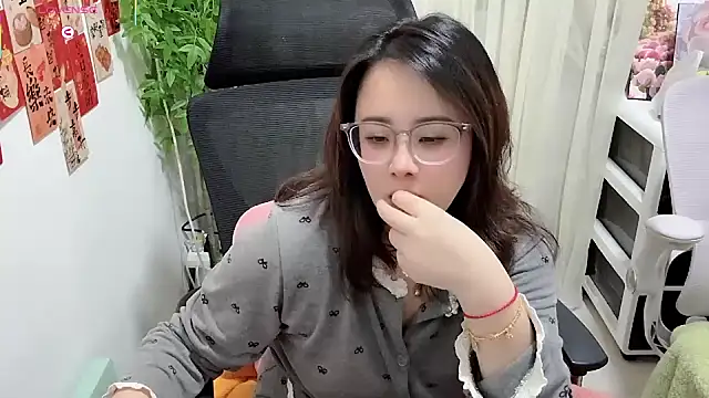 NEWONETO online show from February 2026 12:28:02 PM