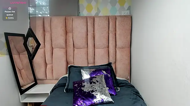 Issa Milf   online show from March 2026 01:04:02 PM