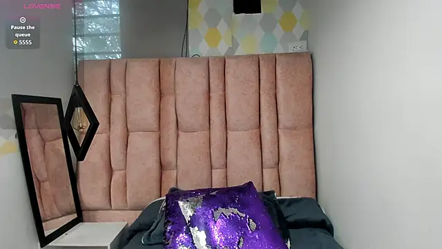 Issa Milf   online show from March 2026 01:26:02 PM