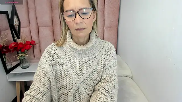 Snapshot of Issa_Milf__ chatting on June 2026 01:47:01 PM Issa Milf online show from June 2026 01:47:01 PM