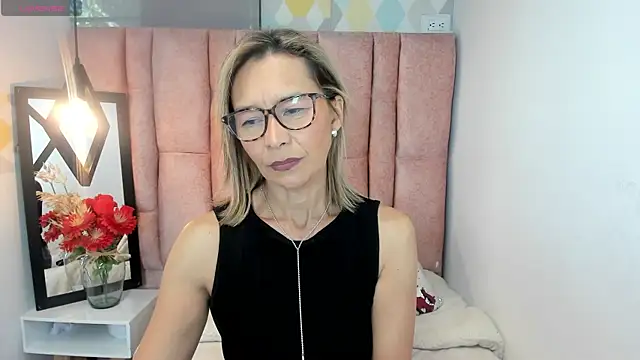 Snapshot of Issa_Milf__ chatting on July 2026 01:41:02 PM Issa Milf online show from July 2026 01:41:02 PM