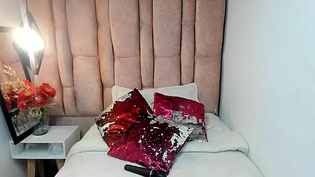 Snapshot of Issa_Milf__ chatting on July 2026 01:15:01 PM Issa Milf online show from July 2026 01:15:01 PM