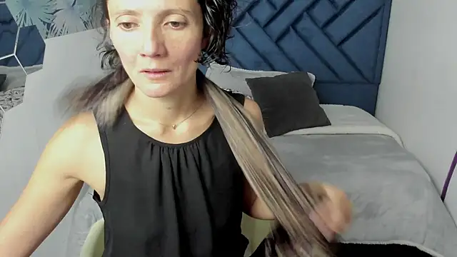 Valery More   online show from November 2025 12:04:01 PM