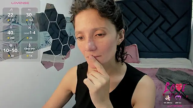 Snapshot of Valery_More__ chatting on July 2026 01:26:01 PM Valery More online show from July 2026 01:26:01 PM