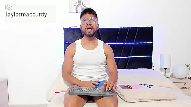 Taylormaccurdy  online show from January 2026 03:27:02 PM